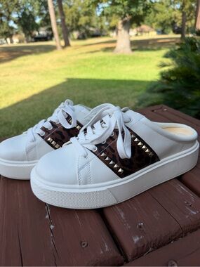 JLO Jennifer Lopez Eydie White Leopard Studded Mule Sneakers Size 8.5